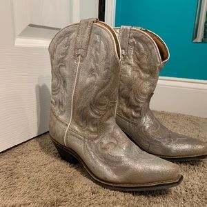 Laredo Silver Vintage Boots. Size 7.5